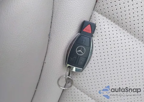 2015 Mercedes-Benz C 300 4Matic z USA, uszkodzony, nr VIN 55SWF4KBXFU008534